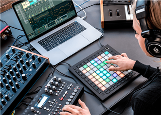 DJ機材 Novation Launchpad Promk3 Amazon.com: Audiosavings Bundle: Novation Launchpad Pro MK3