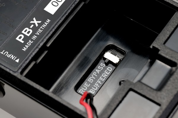Cambia entre true bypass o el nuevo ULTRA BUFFER.