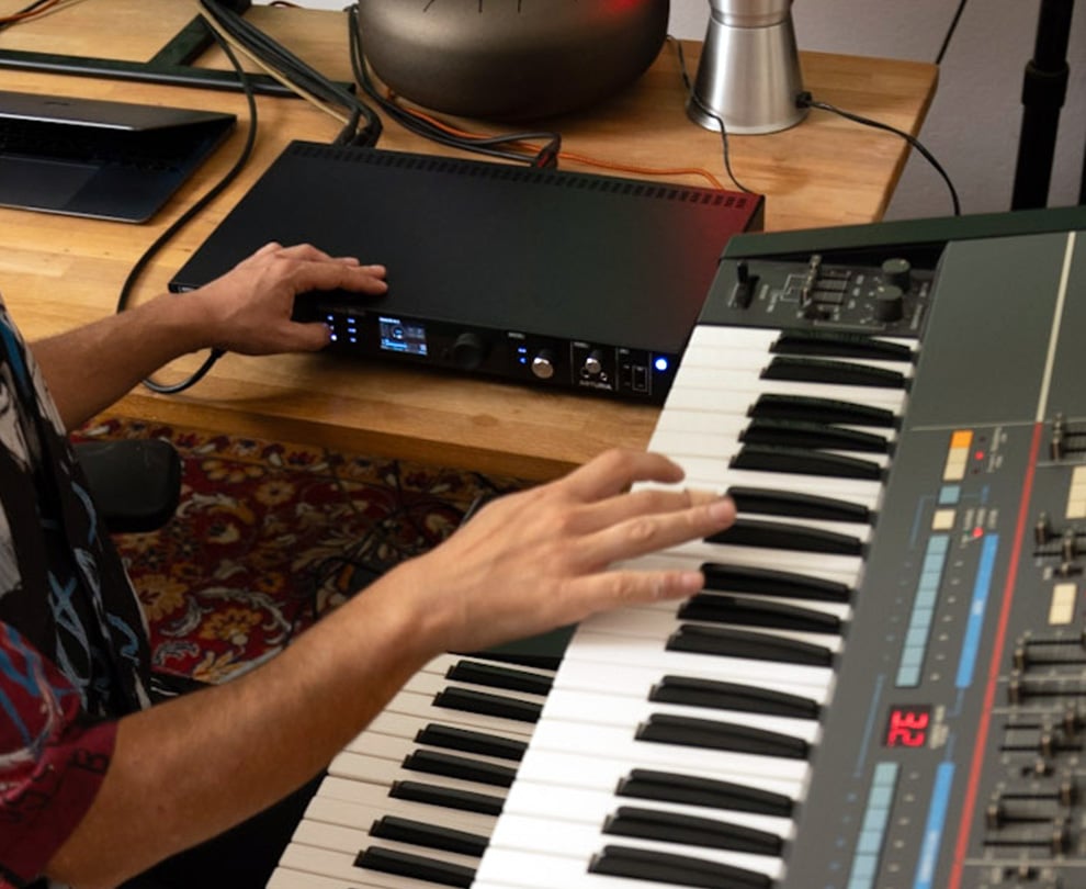 Mono and stereo, analog and digital, keyboard and desktop - united.