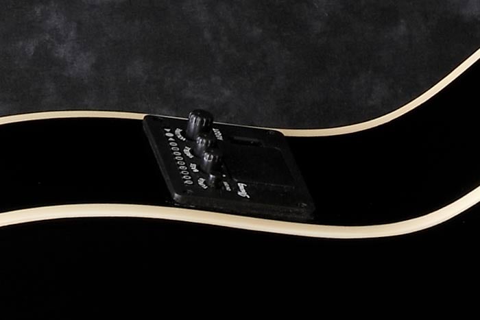 Pré-amplificador Ibanez AEQ-2T com afinador