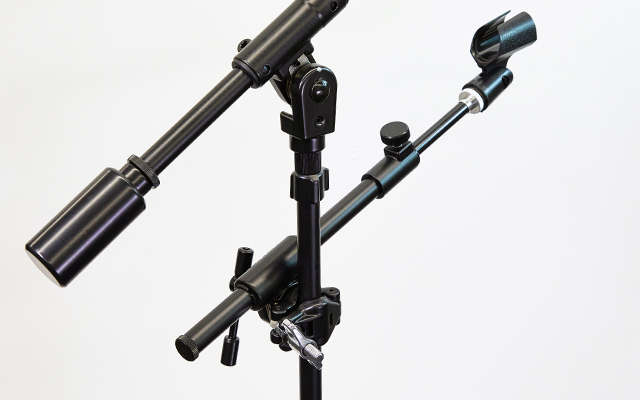 Clamp holds pipes with diameters from 15mm to 25.4mm