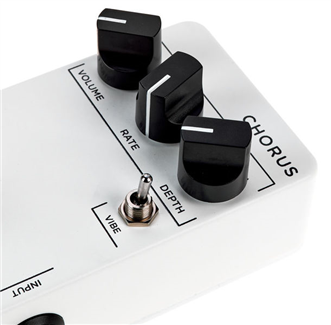 JHS 3 Series Chorus Guitar Pedal | Ludimusic