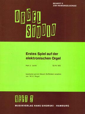 Erstes Spiel auf der elektronischen Orgel