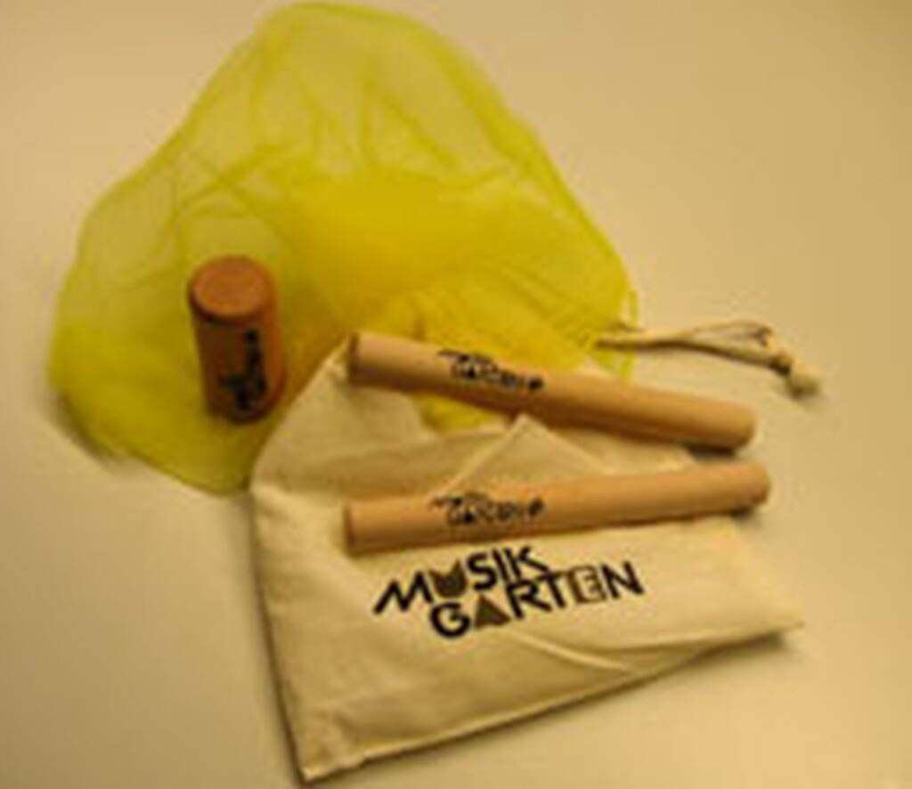 Instrumentenpaket Mit Gelbem Tuch
